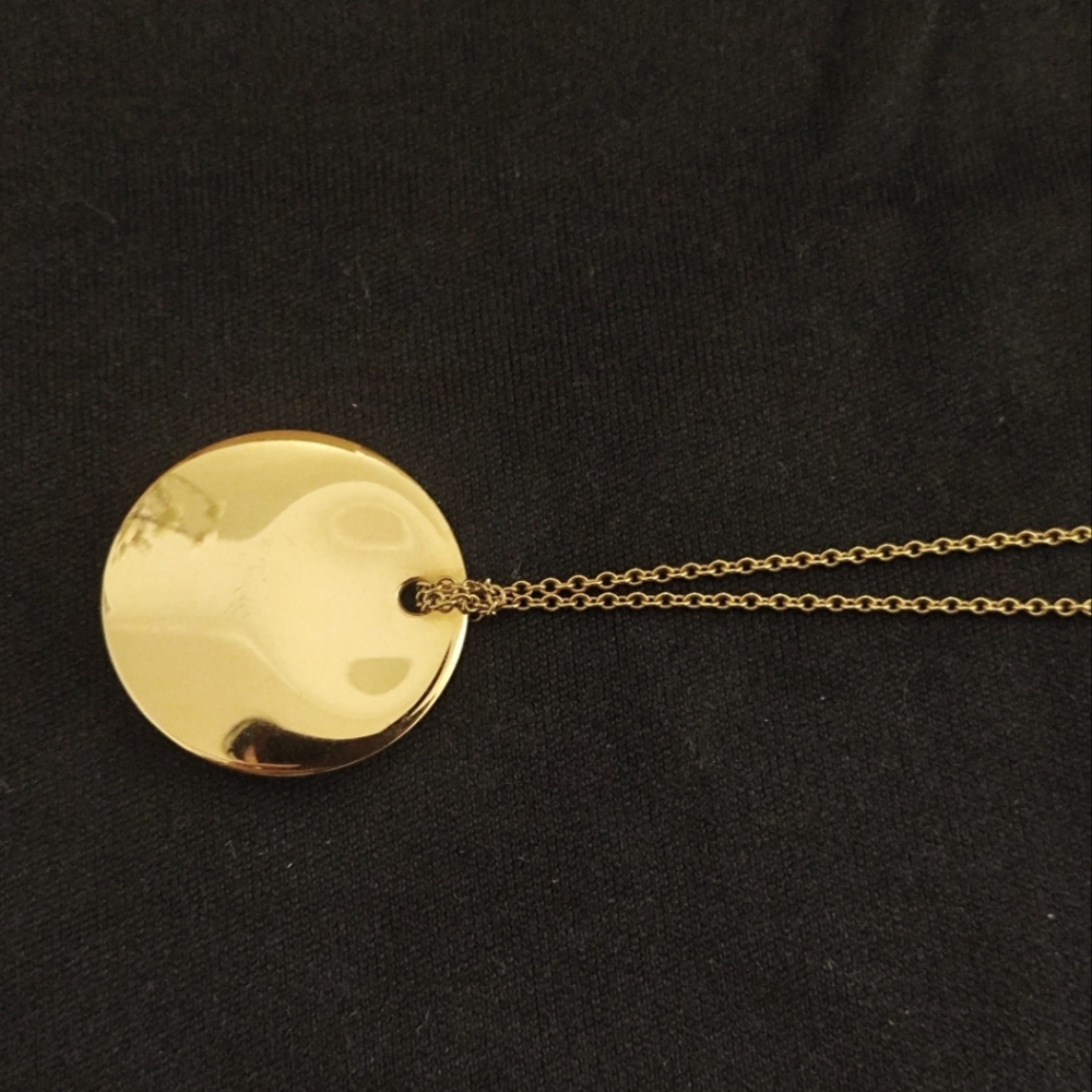 Tiffany&Co Elsa Peretti Round Disc 24 mm Yellow gold pendant necklace.